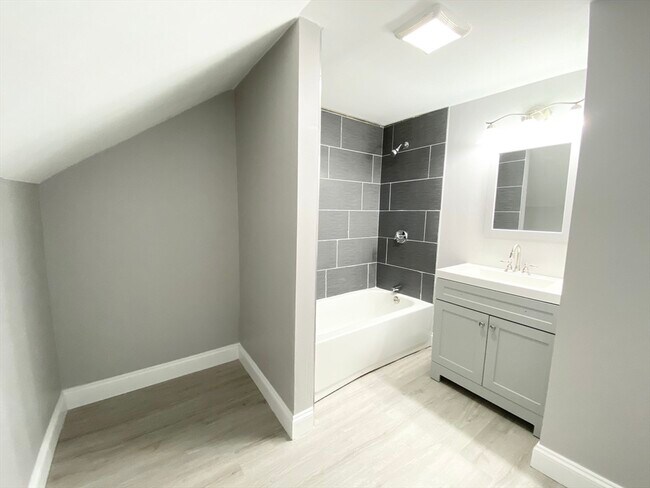Building Photo - 286 Kimball St