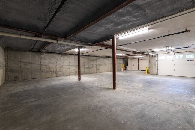 Building Photo - 67 Harvest St