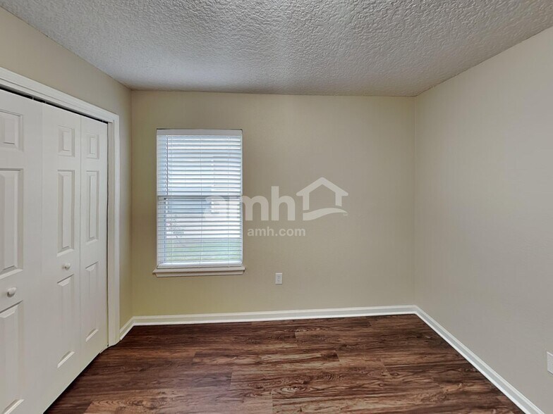 Building Photo - 734 Mackenzie Cir