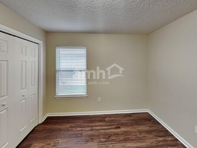 Building Photo - 734 Mackenzie Cir