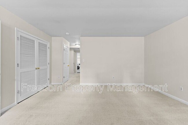 Building Photo - 8644 Sanderling Dr