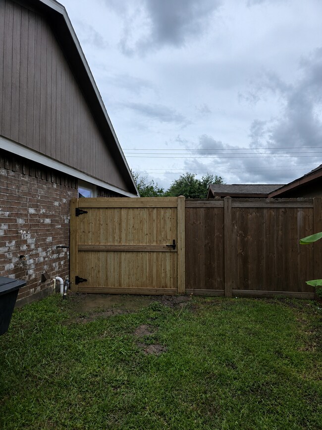 Building Photo - 16603 Sentinel Dr
