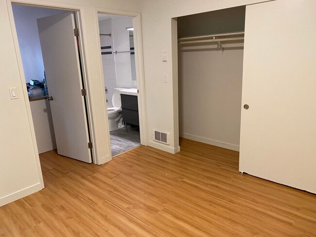 Building Photo - North Capitol Hill Garden Unit- 2 bedroom ...