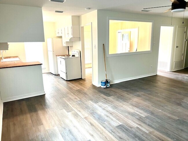 Building Photo - 3/2 brick home in Cottage Park Estates