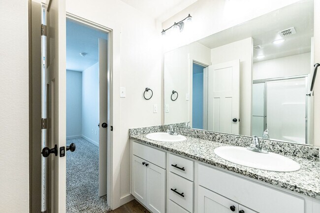 Building Photo - 12003 Englewood Ave