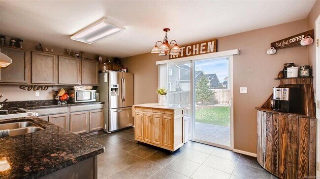 Building Photo - Charming Open Floor Plan Home