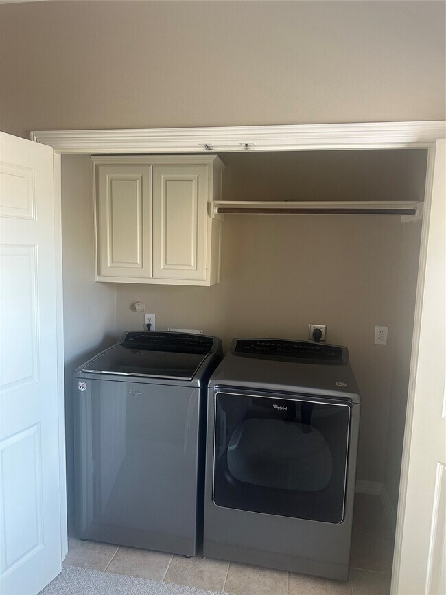 Building Photo - 11627 Royal Oaks Trce