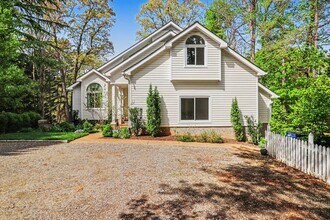 Building Photo - Large 3 Bedroom/2.5 Bathroom Home in Bon Air ***Available Early/Mid April***