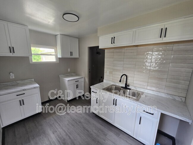 Building Photo - 4308 E 143rd St