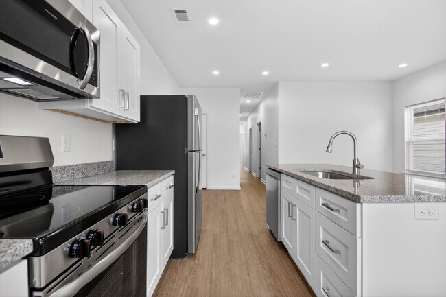 Building Photo - 3109 W 11th St