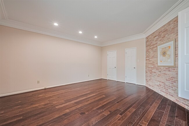 Building Photo - 4305 Westheimer Rd