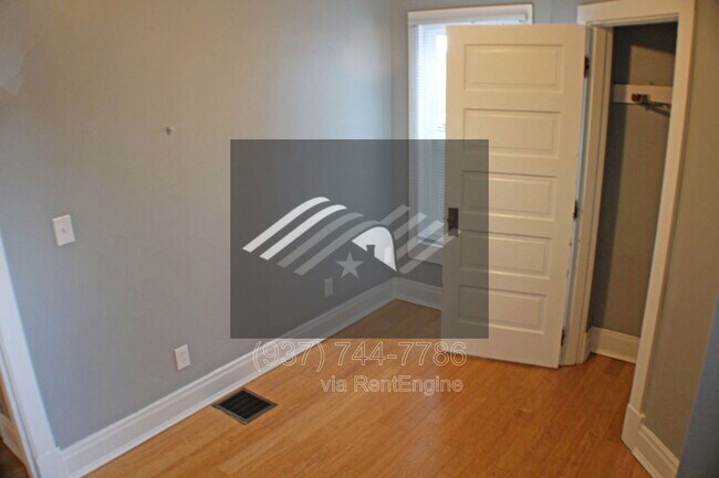 Building Photo - 419 Alberta St