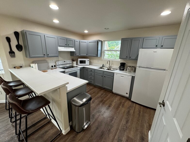 Building Photo - 916 10th St