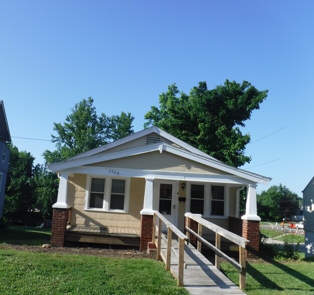 Primary Photo - 3008 Miller Ave