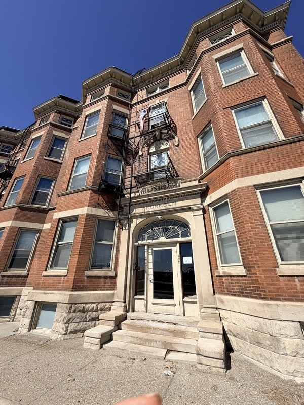 Building Photo - 604 W 3rd St