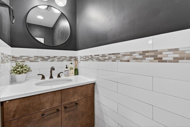 Building Photo - 926 Park Ave