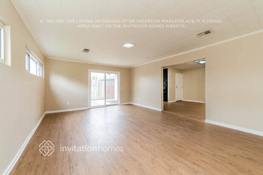 Building Photo - 10326 Pendleton St