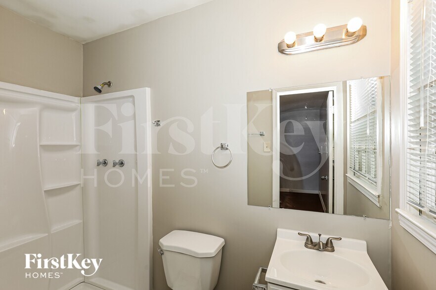 Building Photo - 3605 Carriage Way