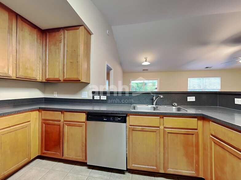 Building Photo - 5015 Whitfield Ct