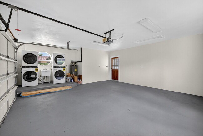 Building Photo - 4442 Sea Grape Dr