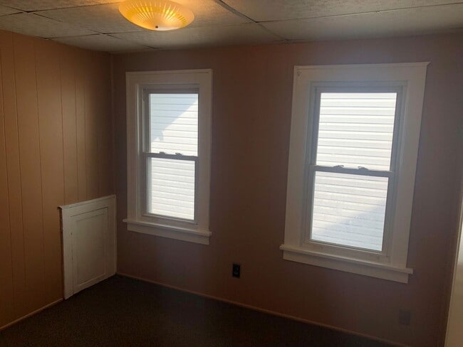 Building Photo - 916 16th St NW