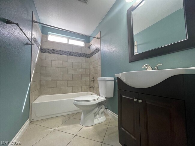 Building Photo - 5415 Altoona St