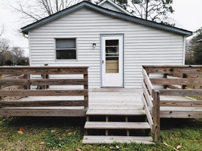 Building Photo - 1437 Fentress Rd