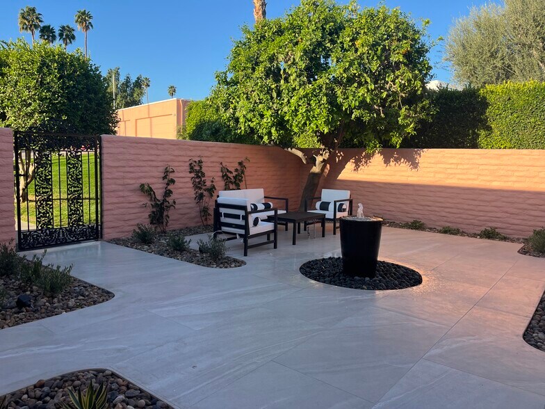 Courtyard - 47094 El Menara Cir