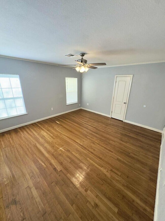 Building Photo - 4000 Austin Ave