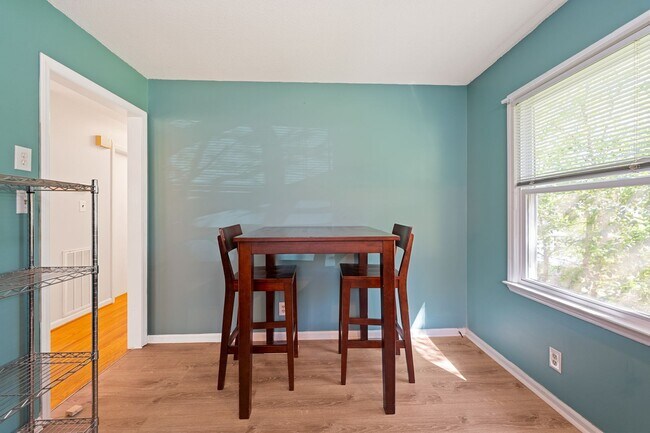 Building Photo - Beautiful 3 Bed 1 Bath Home in Lakewood with Finished Basement Area and Fenced Back Yard!!