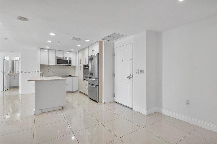 Building Photo - 1250 S Miami Ave