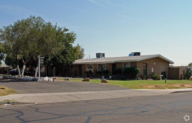 Building Photo - Desert Green