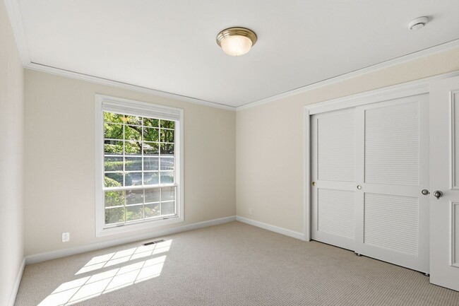 Building Photo - Stunning 3,488 Sq. Ft. Home with Pool & 3-Car Garage