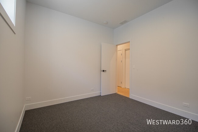 Building Photo - 2042 W Washington Blvd
