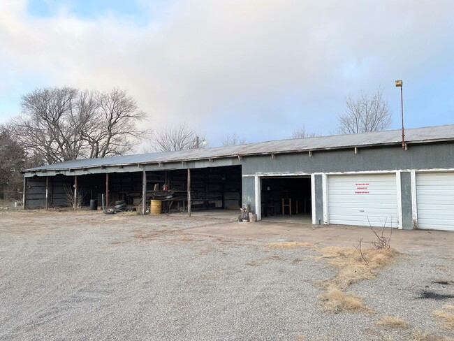 Building Photo - Ranch Style 4 Bedroom