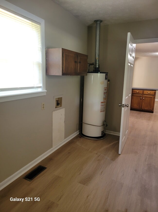 Building Photo - 253 Ivanhoe Ln