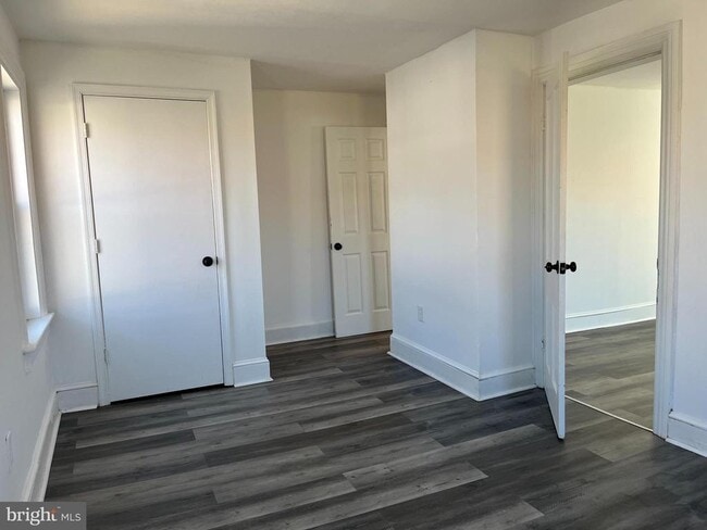 Building Photo - 113 W John St