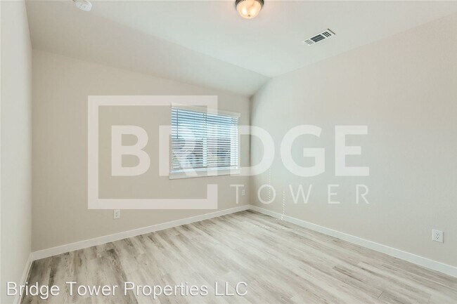 Building Photo - 4 br, 2.5 bath House - 1328 Creekbank Drive