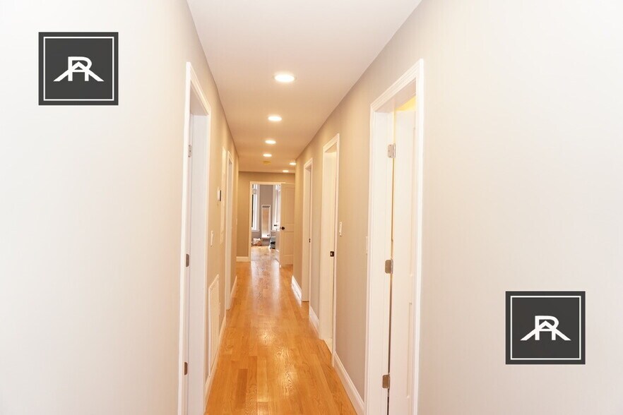 Building Photo - 1914 Beacon St