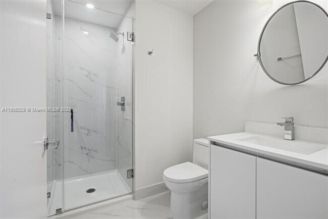 Building Photo - 700 NE 24th St