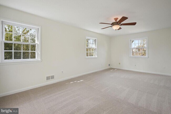 Building Photo - 5801 Hillburne Way