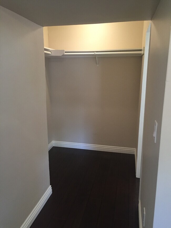 Building Photo - 3BD/2BA HOUSE - 848 E.YALE St.