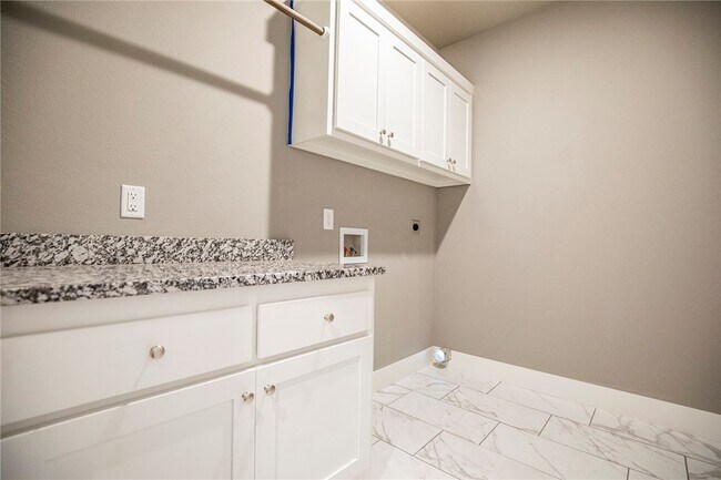 Building Photo - 2659 N Justin Dr