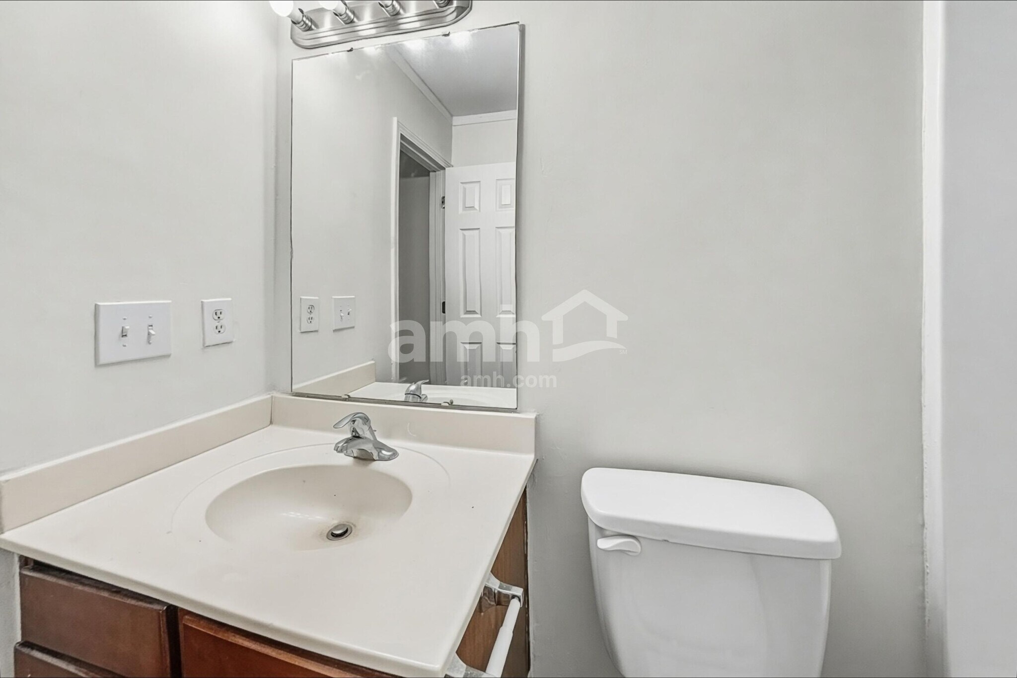 Building Photo - 1010 Golden Crest Dr