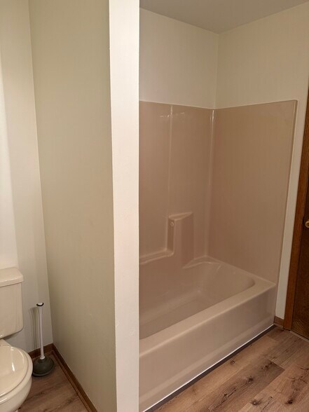 2nd Full Bath - 440 Hi View Dr