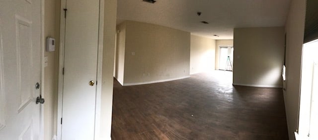 Building Photo - Convenient Location to Hulrburt Field