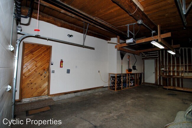 Building Photo - 4 br, 2 bath House - 2431 Schutzen