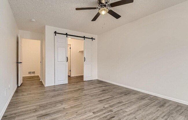 Building Photo - Spacious 2 Bed, 2 Bath Condo with Garage i...
