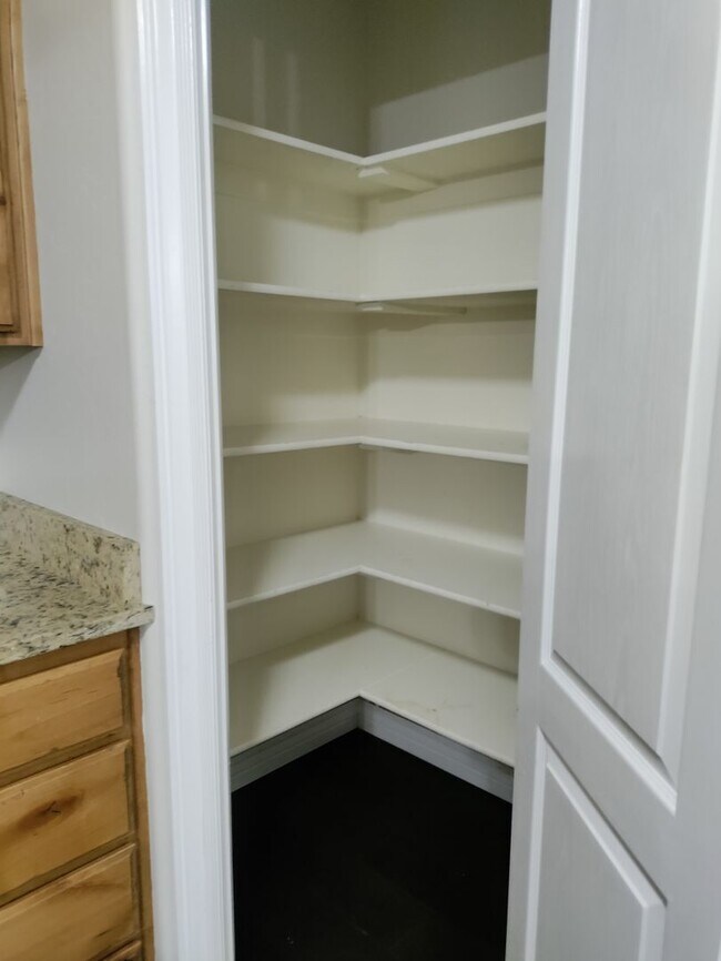 Building Photo - Gorgeous 3 BD, 2BTH Ground Floor Condo For...