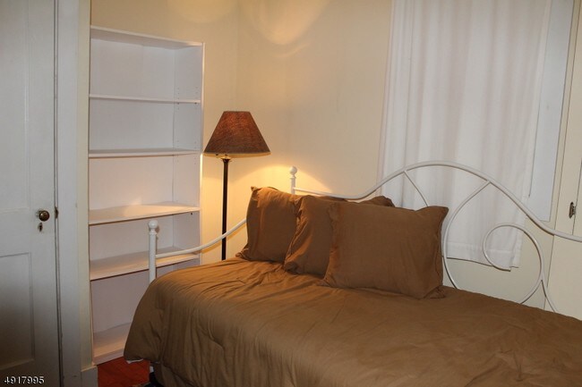 Building Photo - 920 Ridge Rd